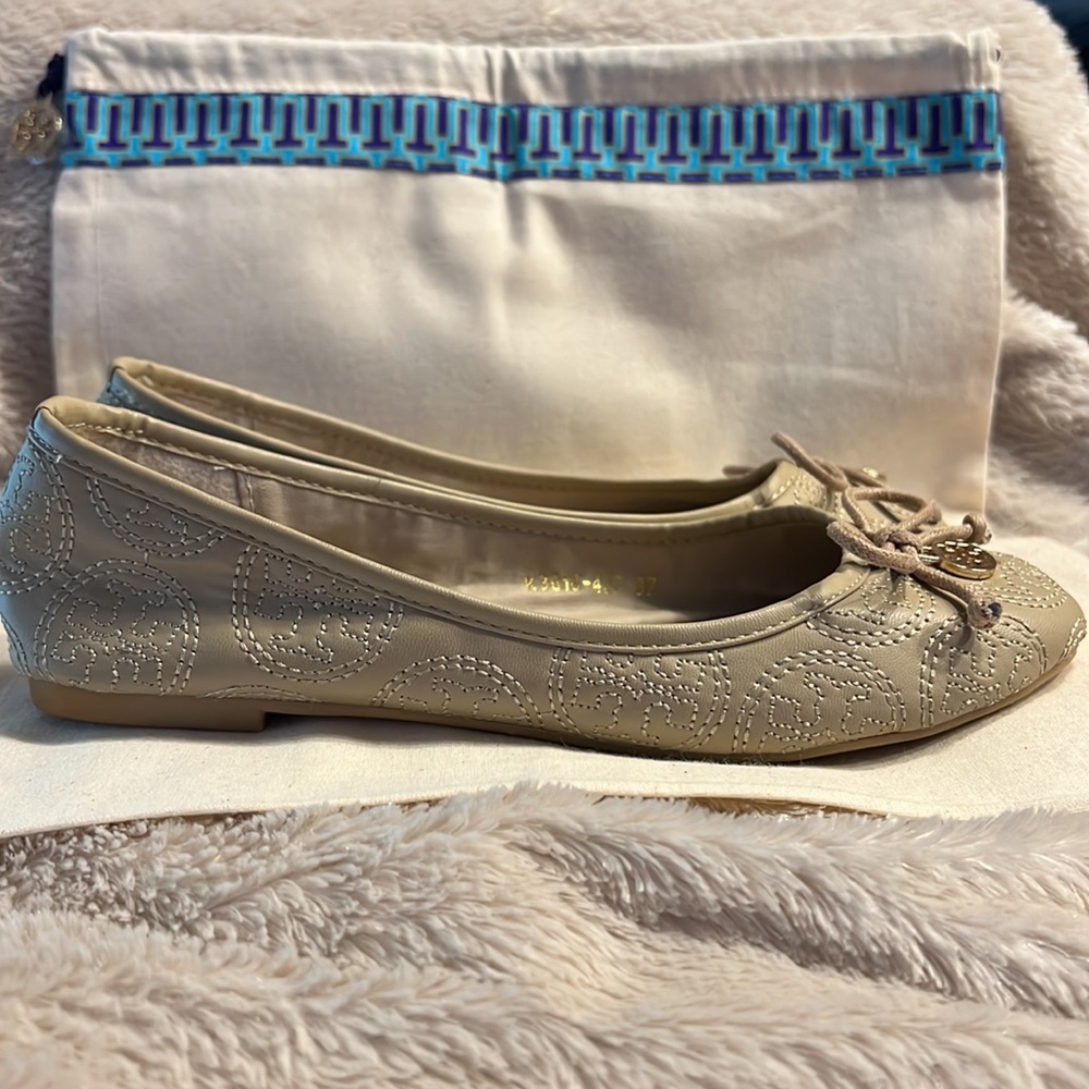 TORY BURCH Chelsea Stitched Logo Ballerina Flats - Picture 5 of 9